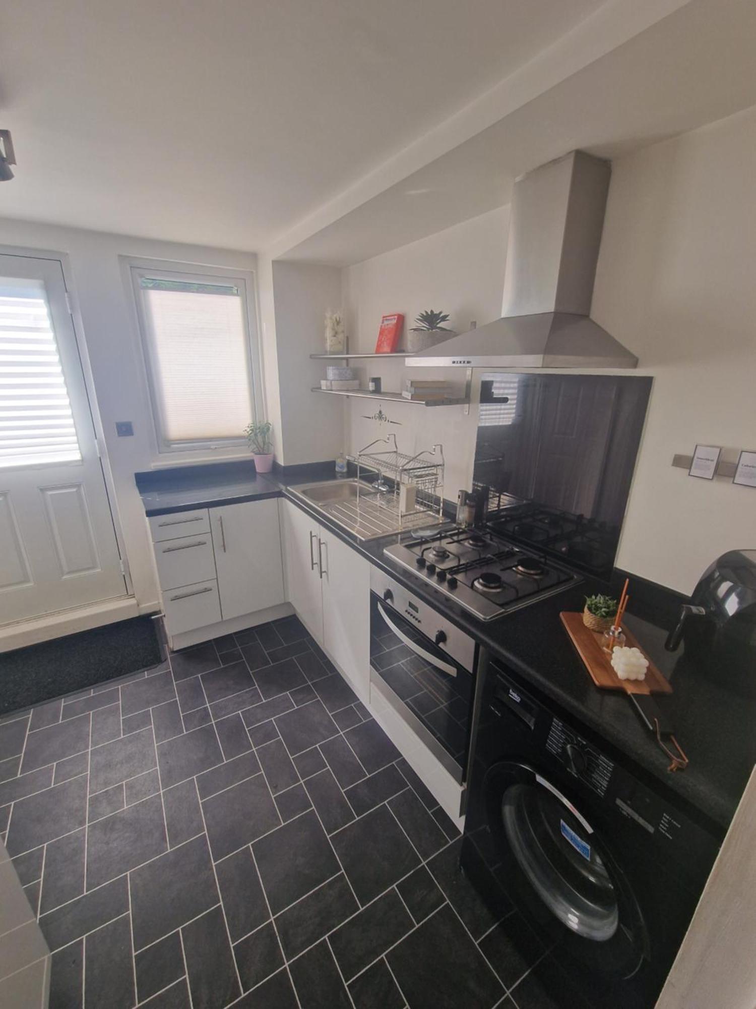 Stylish & Modern 2 Bed House With Free Parking Leeds Apartment Лийдс Екстериор снимка