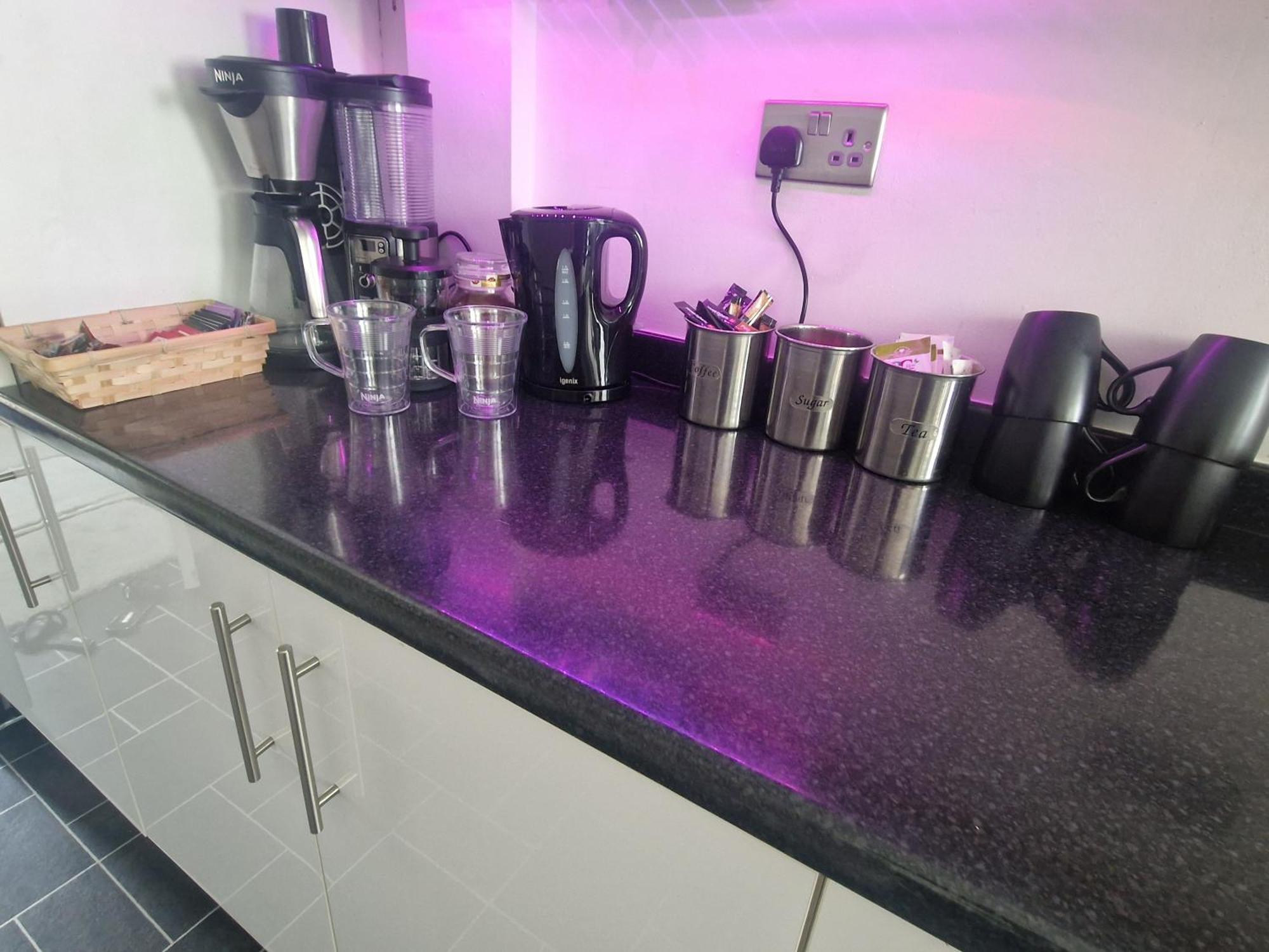 Stylish & Modern 2 Bed House With Free Parking Leeds Apartment Лийдс Екстериор снимка
